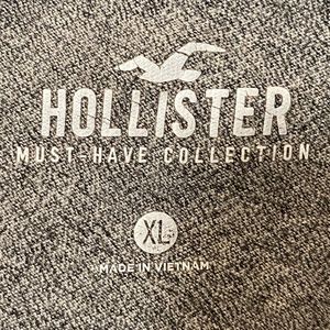 Hollister Must have Collection Mens Medium Classic Embroidered Logo Men's